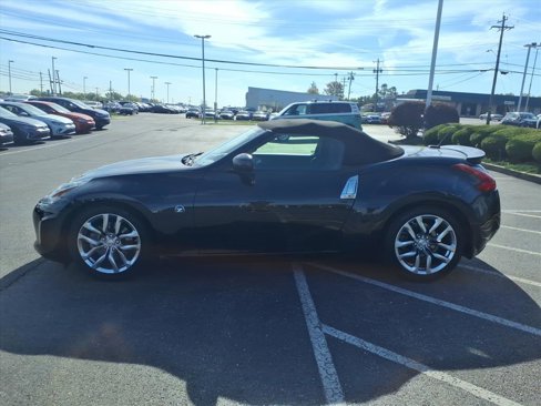 Used 2014 Nissan 370Z Roadster image 4