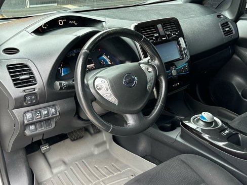 Used 2013 Nissan Leaf SV image 24