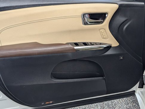 Used 2017 Toyota Avalon Limited image 15