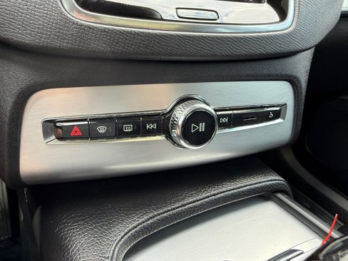 Used 2018 Volvo XC90 T5 Momentum w/ Convenience Package image 33