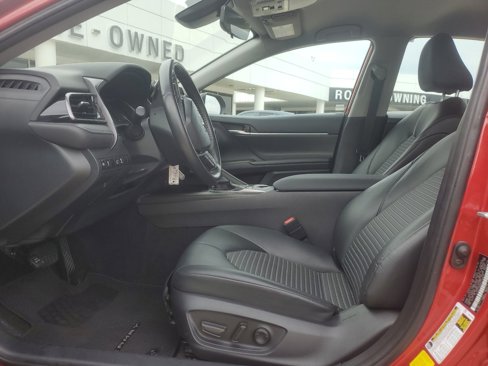 Used 2023 Toyota Camry SE image 8