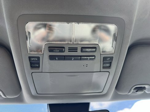 Used 2017 Toyota Highlander SE image 17
