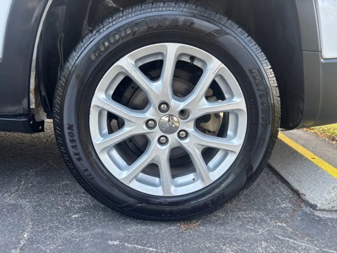 Used 2018 Jeep Cherokee Latitude image 35