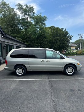 Used 1999 Chrysler Town & Country LX image 2