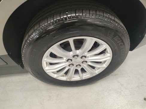 Used 2017 Cadillac XT5 FWD image 19