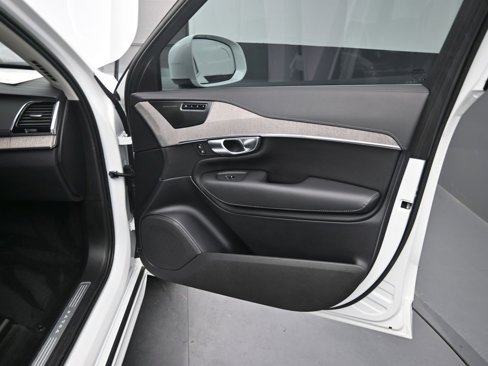 Certified 2023 Volvo XC90 B6 Ultimate image 34