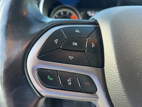 Used 2019 Jeep Cherokee Latitude Plus w/ Comfort/Convenience Group image 10