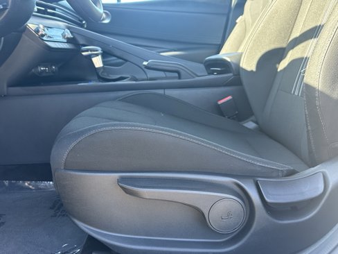 Used 2023 Hyundai Elantra SEL image 12