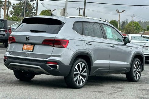 Certified 2023 Volkswagen Taos SE w/ Panoramic Sunroof Package image 4