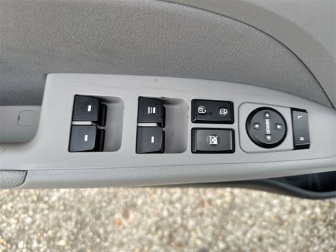 Used 2020 Hyundai Elantra SEL image 15