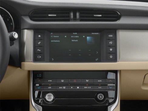 Used 2018 Jaguar XF Portfolio image 12