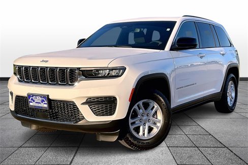 Used 2024 Jeep Grand Cherokee Laredo w/ Trailer Tow Package image 2