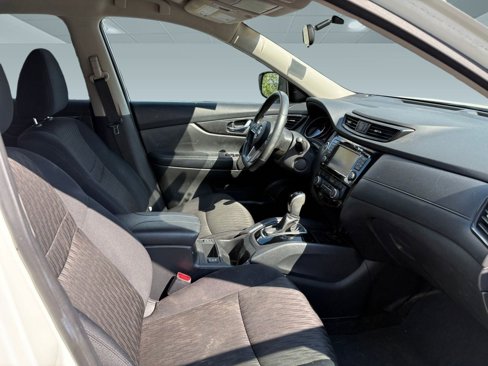 Used 2017 Nissan Rogue SV w/ SV Premium Package image 26