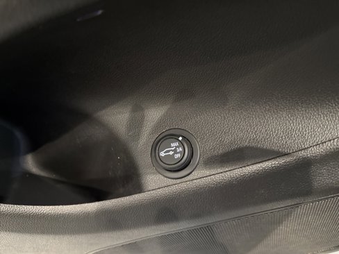 Used 2019 Buick Envision Essence image 25