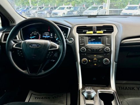 Used 2018 Ford Fusion SE image 10