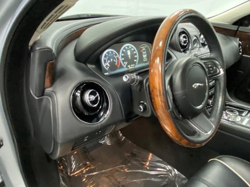 Used 2017 Jaguar XJ R-Sport image 35