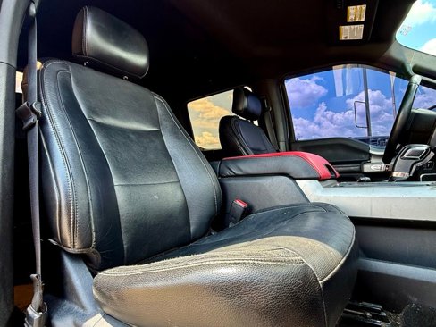 Used 2015 Ford F150 Lariat image 11