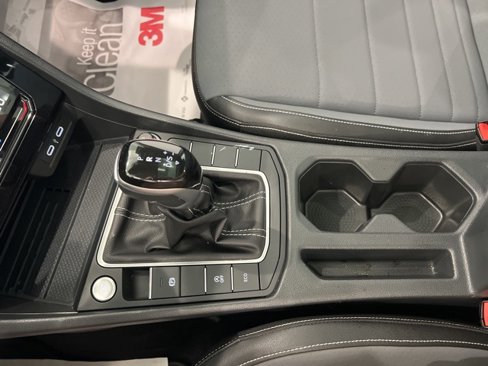 Used 2025 Volkswagen Jetta SE image 32