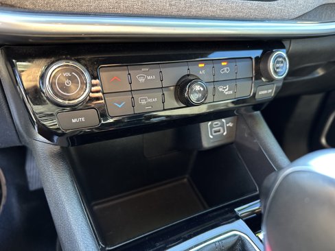 Used 2024 Jeep Compass Latitude image 24