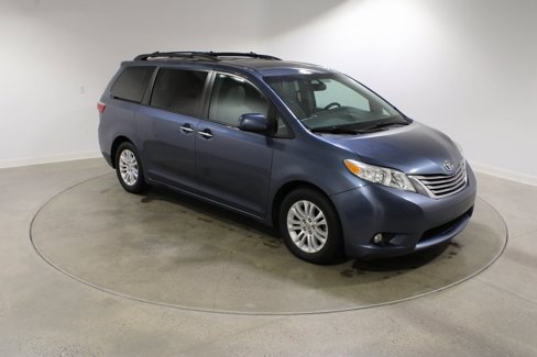 Used 2015 Toyota Sienna XLE image 7