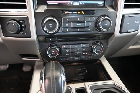 Used 2015 Ford F150 Lariat image 19