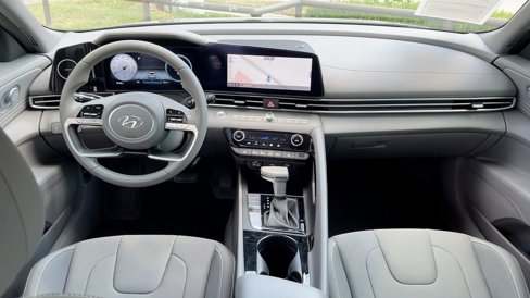 Used 2023 Hyundai Elantra SEL w/ Convenience Package image 19