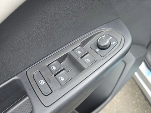 New 2025 Volkswagen Taos SE image 24