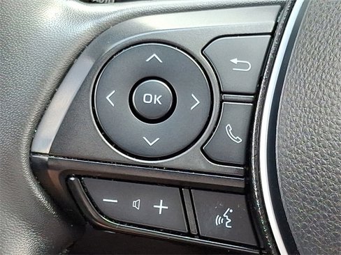 Used 2022 Toyota RAV4 XLE Premium image 22