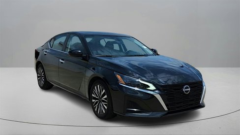 Certified 2023 Nissan Altima 2.5 SV image 1