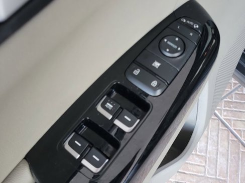 Used 2020 Kia Sportage EX image 18
