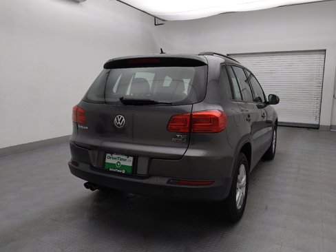 Used 2016 Volkswagen Tiguan S image 7