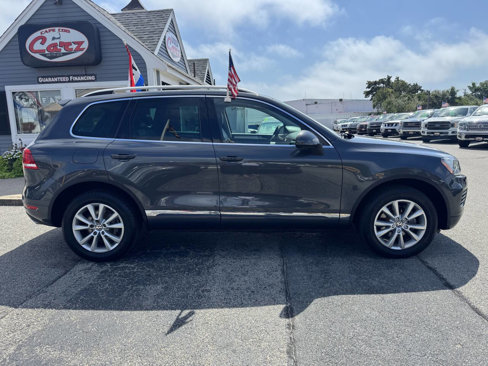 Used 2014 Volkswagen Touareg Sport image 11
