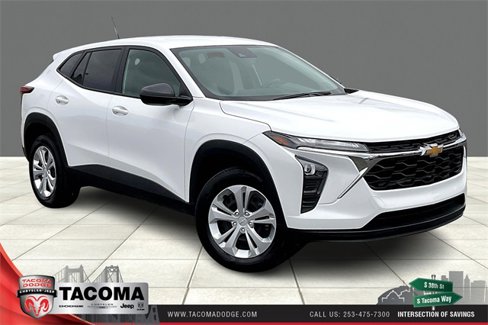Used 2025 Chevrolet Trax LS image 1