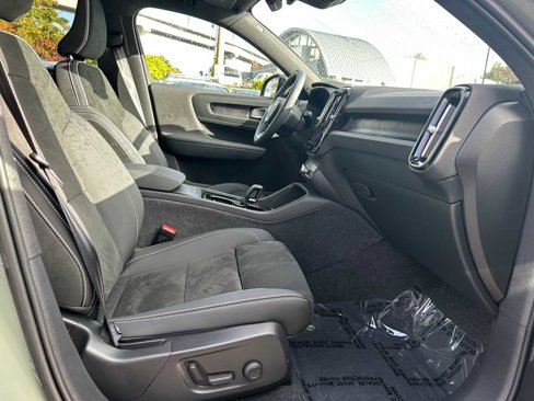 Certified 2023 Volvo XC40 Recharge Ultimate w/ Protection Package Premier image 18