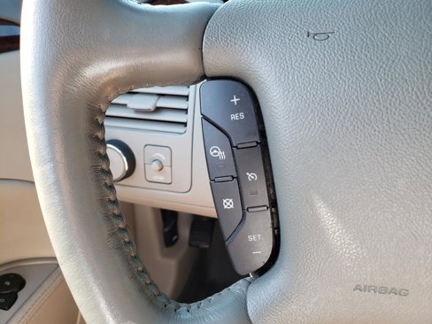 Used 2011 Buick Lucerne CXL image 24