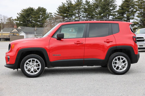 Used 2023 Jeep Renegade Latitude w/ Premium Group image 2