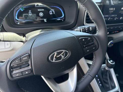 New 2025 Hyundai Venue SEL image 8