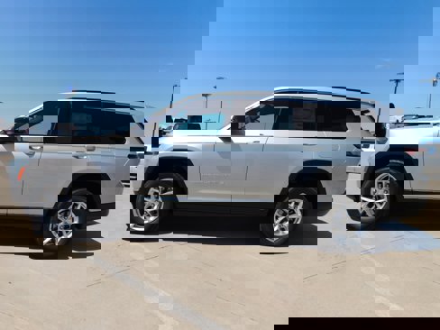 New 2025 Jeep Grand Cherokee L Laredo w/ Luxury Tech Group I image 4