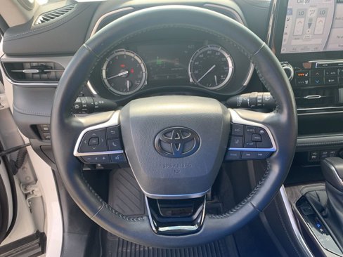 Used 2022 Toyota Highlander Limited image 26