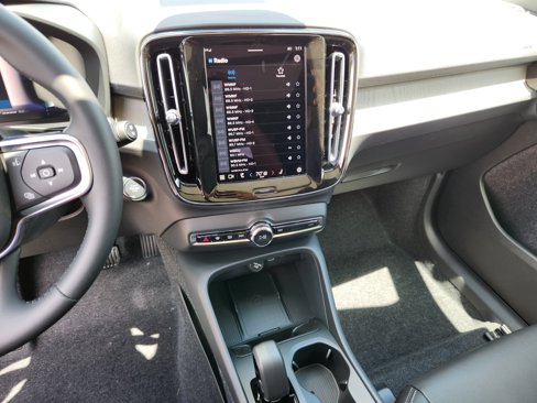 New 2025 Volvo XC40 B5 Core w/ Climate Package image 25