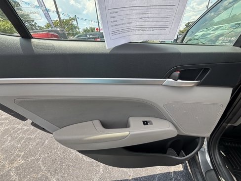 Used 2020 Hyundai Elantra SEL image 13