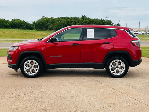 Used 2025 Jeep Compass Sport image 4