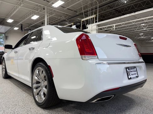 Used 2019 Chrysler 300 Limited image 3