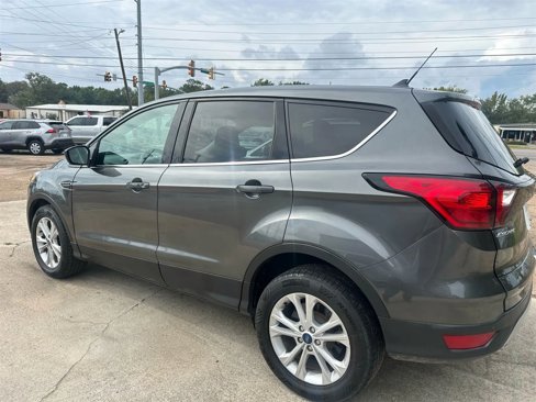 Used 2019 Ford Escape SE image 2