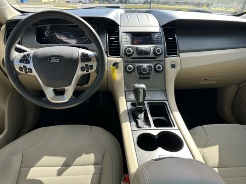 Used 2019 Ford Taurus SE image 4