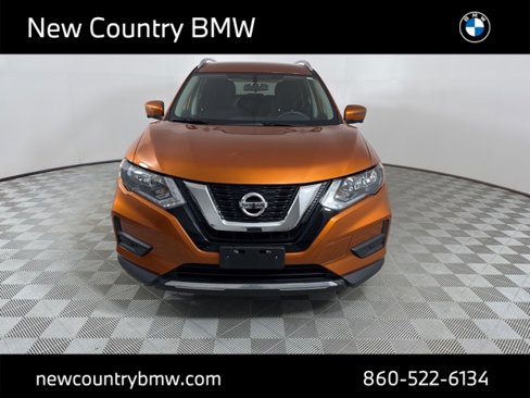 Used 2017 Nissan Rogue SV w/ SV Family Package image 2