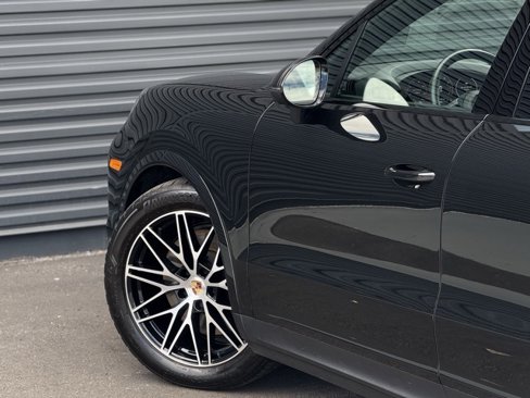 Certified 2025 Porsche Cayenne image 12