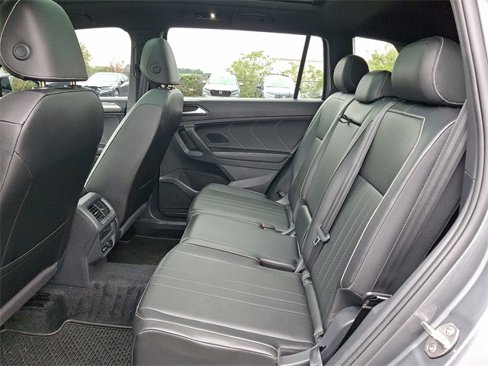 Used 2024 Volkswagen Tiguan SE R-Line image 10