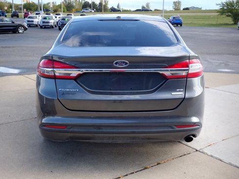 Used 2017 Ford Fusion SE w/ Fusion SE Technology Package image 14