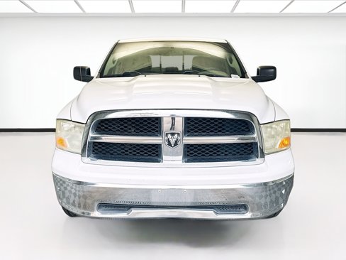 Used 2011 RAM 1500 Classic SLT image 2